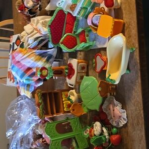 Strawberry Shortcake 1983 Berry Happy Home Furnishings.